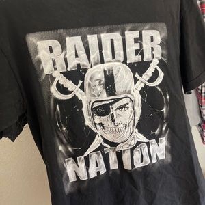 Raider Nation Silver And Black Is Back T-Shirt Size Medium raiders